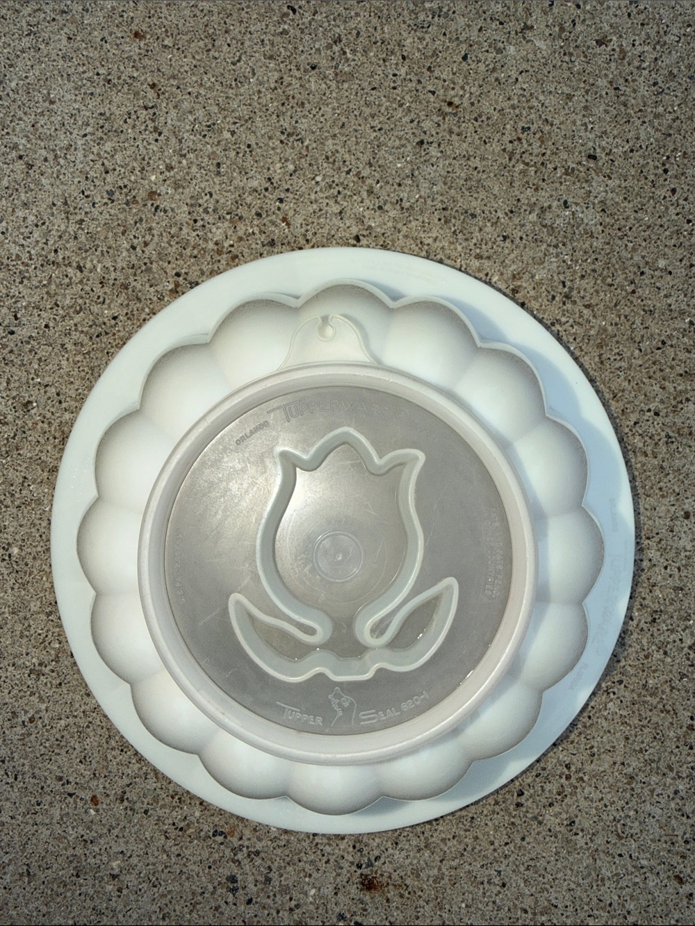 Tupperware White Tulip Jel-N-Serve Jell-O Mold
